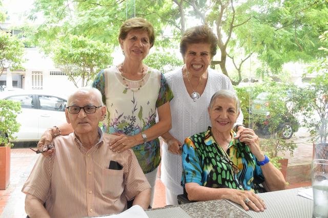 Antonio Giraldo, Maruja Fernández, Clemencia Díaz y Pilar Fernández.